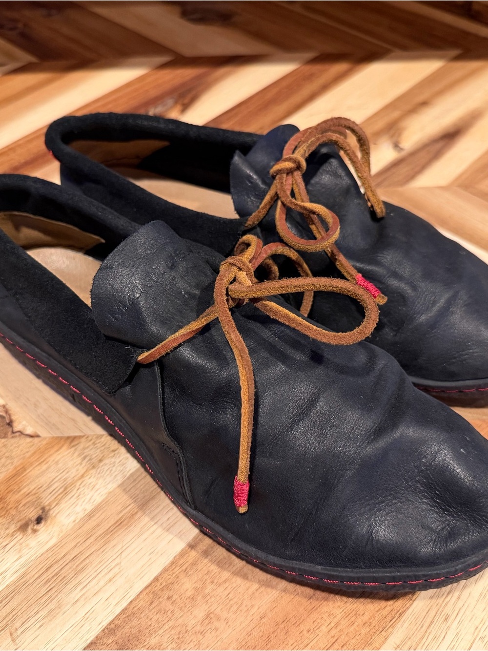 Manitobah Black Leather Moccasin Loafers
